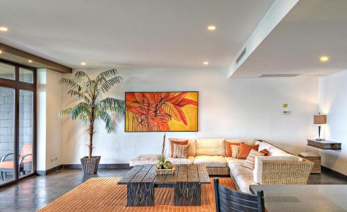 Manuel Antonio Hotel | Elegant Los Altos Resort: Oceanfront Pool & Spa Retreat