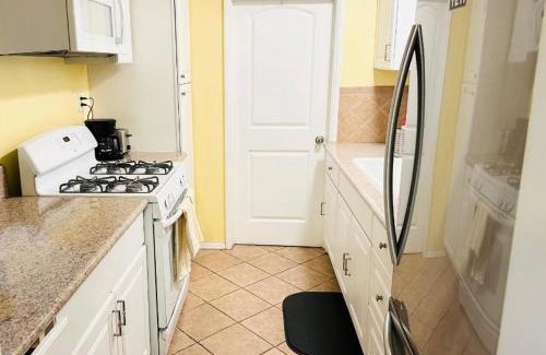 East Pasadena House | Inviting Pasadena Retreat: Family-Friendly and Highly Rated
