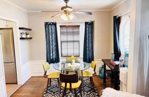 East Pasadena House | Inviting Pasadena Retreat: Family-Friendly and Highly Rated