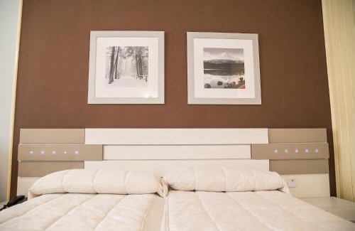 Dosbarrios Hotel | Comfortable Stay at Los Arcos with Pet-Friendly Amenities