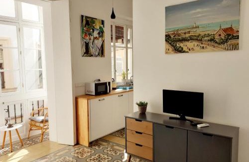 Old Town Apartment | Oceanfront Retreat: Los Balcones de Cádiz, Rated 9.7/10