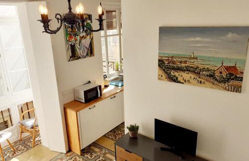 Old Town Apartment | Oceanfront Retreat: Los Balcones de Cádiz, Rated 9.7/10