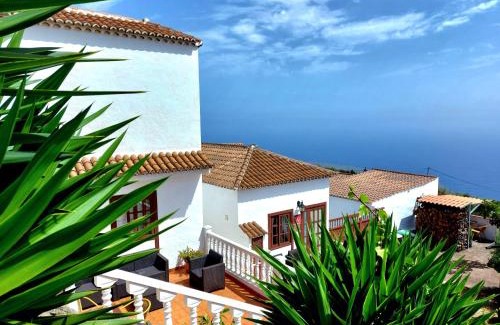 Barlovento House | Discover Los Boleros: Oceanfront Retreat with Pool Access