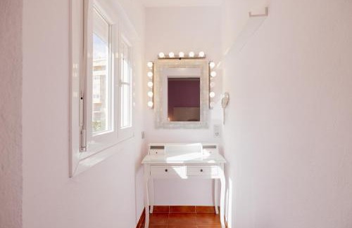 Algeciras House | Family-Friendly Retreat at Los Cármenes, Rated 9.3/10