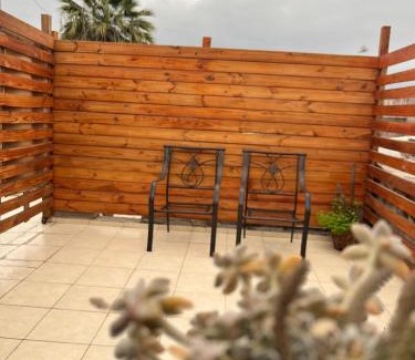 La Rioja Apartment | Pet-Friendly Los Cactus Planta Alta with Hot Tub Bliss
