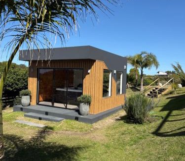 Punta del Diablo Apartment | Inviting Los Caracoles: Oceanfront Stay with Hot Tub