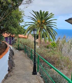Agulo House | Los Cerrajones: Breathtaking Ocean Views and Pet-Friendly Stays