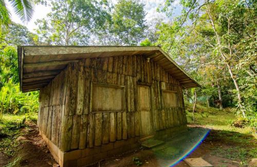 Potrero Grande Cabin | Inviting Los Chocuacos: Family-Friendly with Pool & Dining