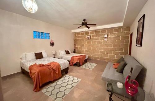 Queretaro Municipality House | Los compadres