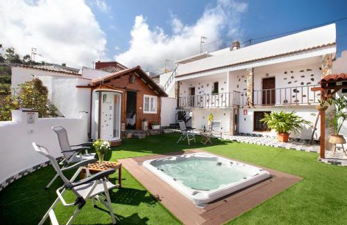 San Juan de la Rambla Apartment | Oceanfront Getaway at Los Diablitos 1A with Hot Tub