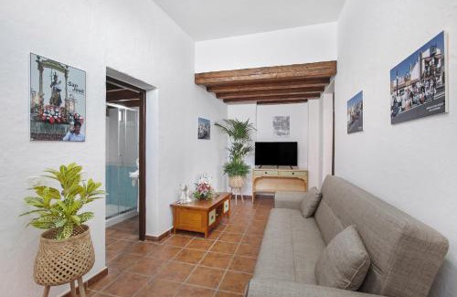 San Juan de la Rambla Apartment | Oceanfront Getaway at Los Diablitos 1A with Hot Tub
