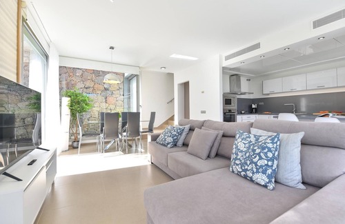 Salobre Villa | Pet-Friendly Paradise at Los Dragos 13 Salobre