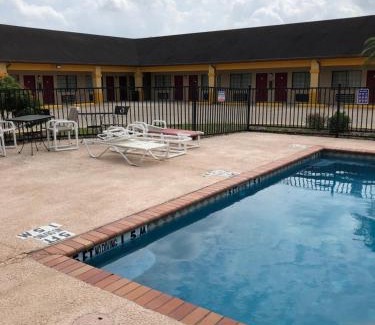 Los Fresnos Hotel | Unwind at Los Fresnos Inn and Suites with Ocean Views
