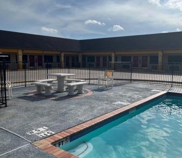 Los Fresnos Hotel | Unwind at Los Fresnos Inn and Suites with Ocean Views