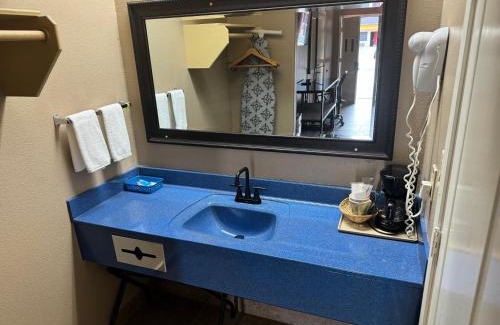Los Fresnos Hotel | Unwind at Los Fresnos Inn and Suites with Ocean Views