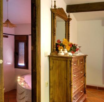Puebla de Don Rodrigo House | Experience Comfort at Los Gañanes with Pool & Pet-Friendly Options