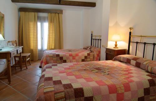 Puebla de Don Rodrigo House | Experience Comfort at Los Gañanes with Pool & Pet-Friendly Options