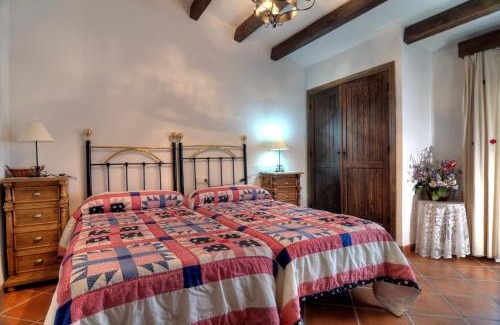 Puebla de Don Rodrigo House | Experience Comfort at Los Gañanes with Pool & Pet-Friendly Options