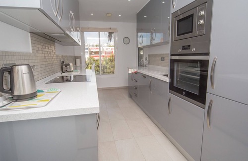 Castillo de la Duquesa Apartment | Los Granados de la Duquesa: Ocean View with Top Amenities