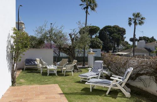 El Puerto de Santa Maria Ski Chalet | Explore Los Jandalos: A 4-Star Retreat with Pool Access