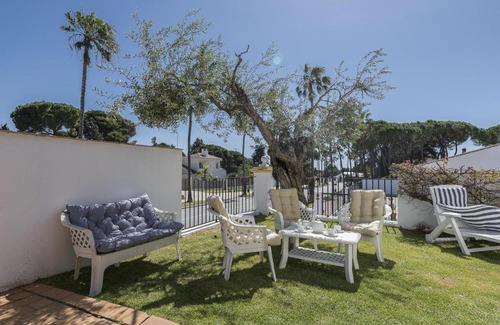 El Puerto de Santa Maria Ski Chalet | Explore Los Jandalos: A 4-Star Retreat with Pool Access