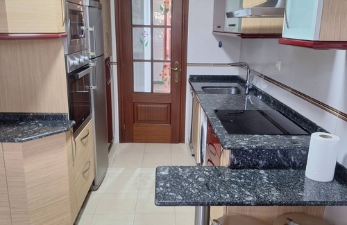 O Barco de Valdeorras Apartment | Discover Family-Friendly Comfort at Los Jardines Hotel