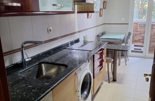 O Barco de Valdeorras Apartment | Discover Family-Friendly Comfort at Los Jardines Hotel