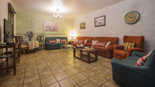 Urda House | Discover Los Laureles 2: Oceanfront Getaway with Pool