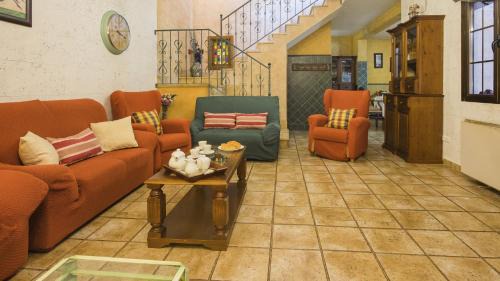 Urda House | Discover Los Laureles 2: Oceanfront Getaway with Pool