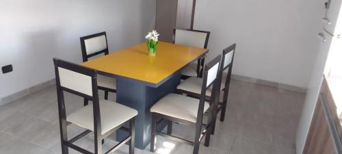 Veintiocho de Noviembre Apartment | Budget-Friendly Los Manzanares Loft for Family Getaways