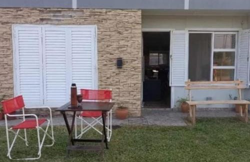 Villa Elisa House | Budget-Friendly Stay at Los Mellis with Breakfast Included