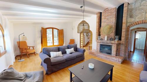 L'Ampolla House | Discover Los Olivos: 4-Star Stay with Pool & Pet Amenities