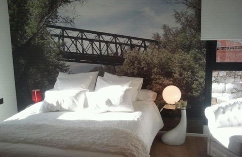 Olmos de Penafiel Villa | Relaxing LOS PUENTES Casa with Hot Tub for Couples