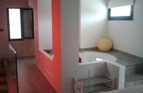 Olmos de Penafiel Villa | Relaxing LOS PUENTES Casa with Hot Tub for Couples