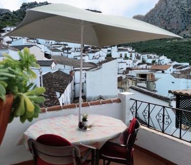 Montejaque House | Discover Los Trigos: Family & Pet-Friendly Retreat