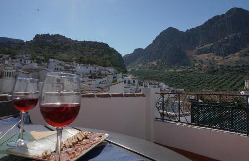 Montejaque House | Discover Los Trigos: Family & Pet-Friendly Retreat