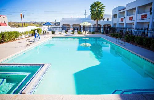 Wickenburg Hotel | Los Viajeros Inn: Oceanfront Escape with Family-Friendly Amenities