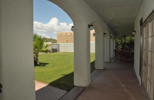 Wickenburg Hotel | Los Viajeros Inn: Oceanfront Escape with Family-Friendly Amenities