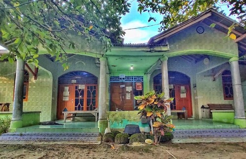Tidung Island House | Budget-Friendly Stay at Losmen Lima Saudara - Child Friendly