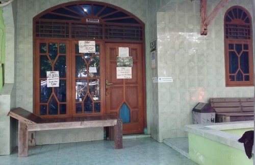 Tidung Island House | Budget-Friendly Stay at Losmen Lima Saudara - Child Friendly