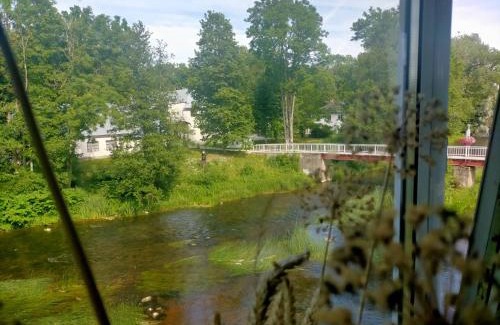 Poltsamaa Apartment | Family-Friendly Lossi 8 Põltsamaa with Scenic River Views
