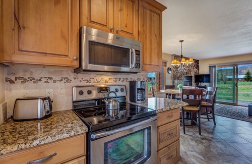 Clark Cabin | Cozy Lost Dog Cabin with Pool & Park Views - Rated 9/10