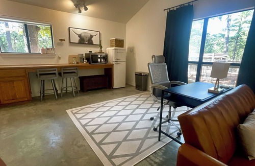Circle D-KC Estates Cabin | Lost Pines Cabin: Near Lake Bastrop, Hiking, & 35 Mins from Austin