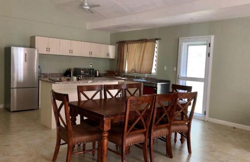 Apia House | Family-Friendly Getaway at Lotopa Rambler - 10/10 Rating