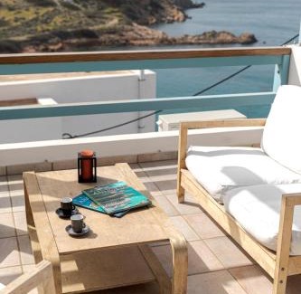 Kini Apartment | Experience Lotos House: Unique Seaview Apartment Retreat