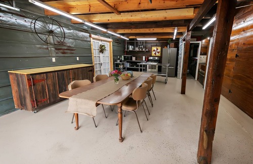Rago House | Cozy Barn Retreat on a Scenic Working Farm & Cattle Ranch