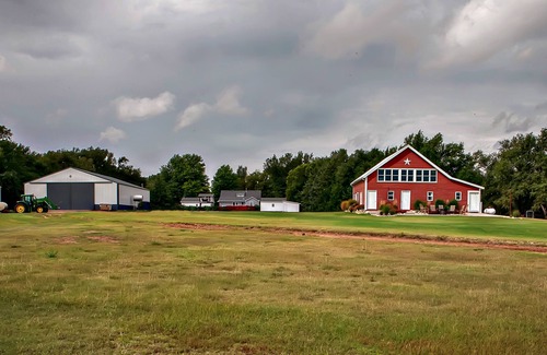Rago House | Cozy Barn Retreat on a Scenic Working Farm & Cattle Ranch