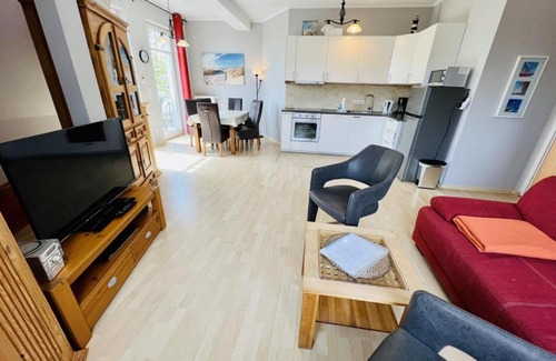 Hohe Dune Apartment | Ocean View Retreat at Lotsenhaus/Südblick for Families