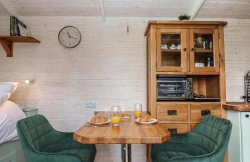 Sticklepath House | Experience Lottie's Hut - 4-Star Pet Friendly Retreat