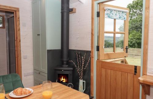 Sticklepath House | Experience Lottie's Hut - 4-Star Pet Friendly Retreat